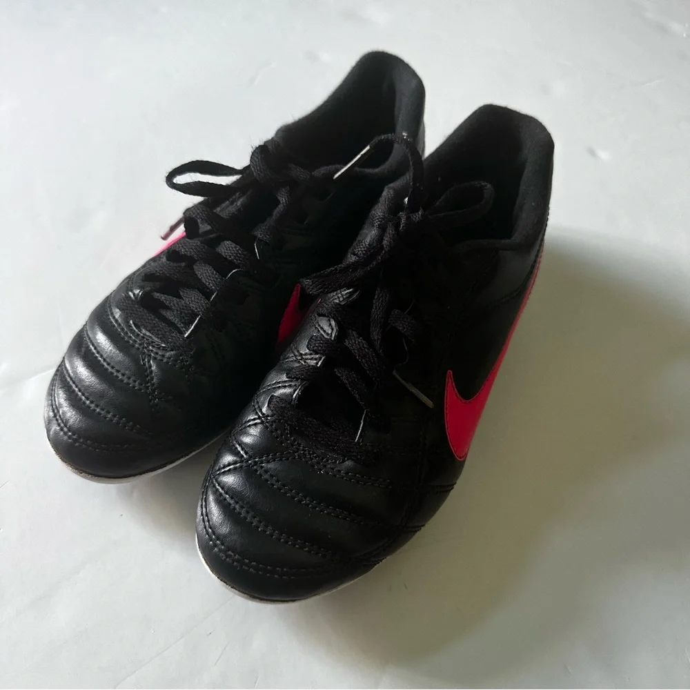 Nike Jr Chaser FG-R Pink & Black Soccer Cleats